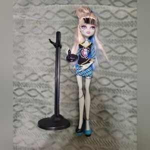 Monster High Ghoul Spirit Franke doll with stand